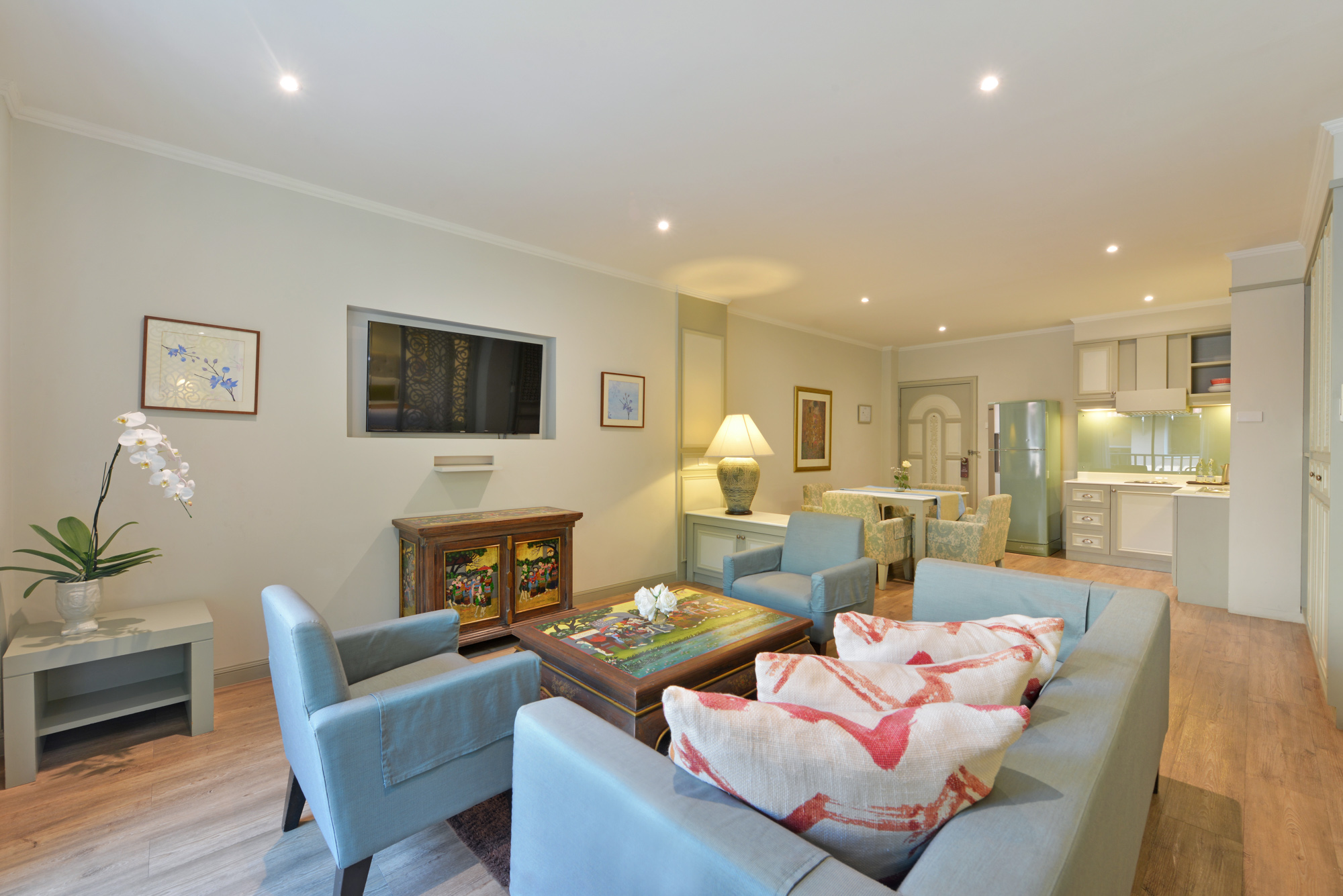 Anantasila offers a selection of Junior Suites, perfectly suited for small families or extended stays. Our Junior Suites feature a spacious open-plan design, combining the sleeping and sitting areas into one comfortable and well-appointed space, creating a bright and welcoming atmosphere for relaxation