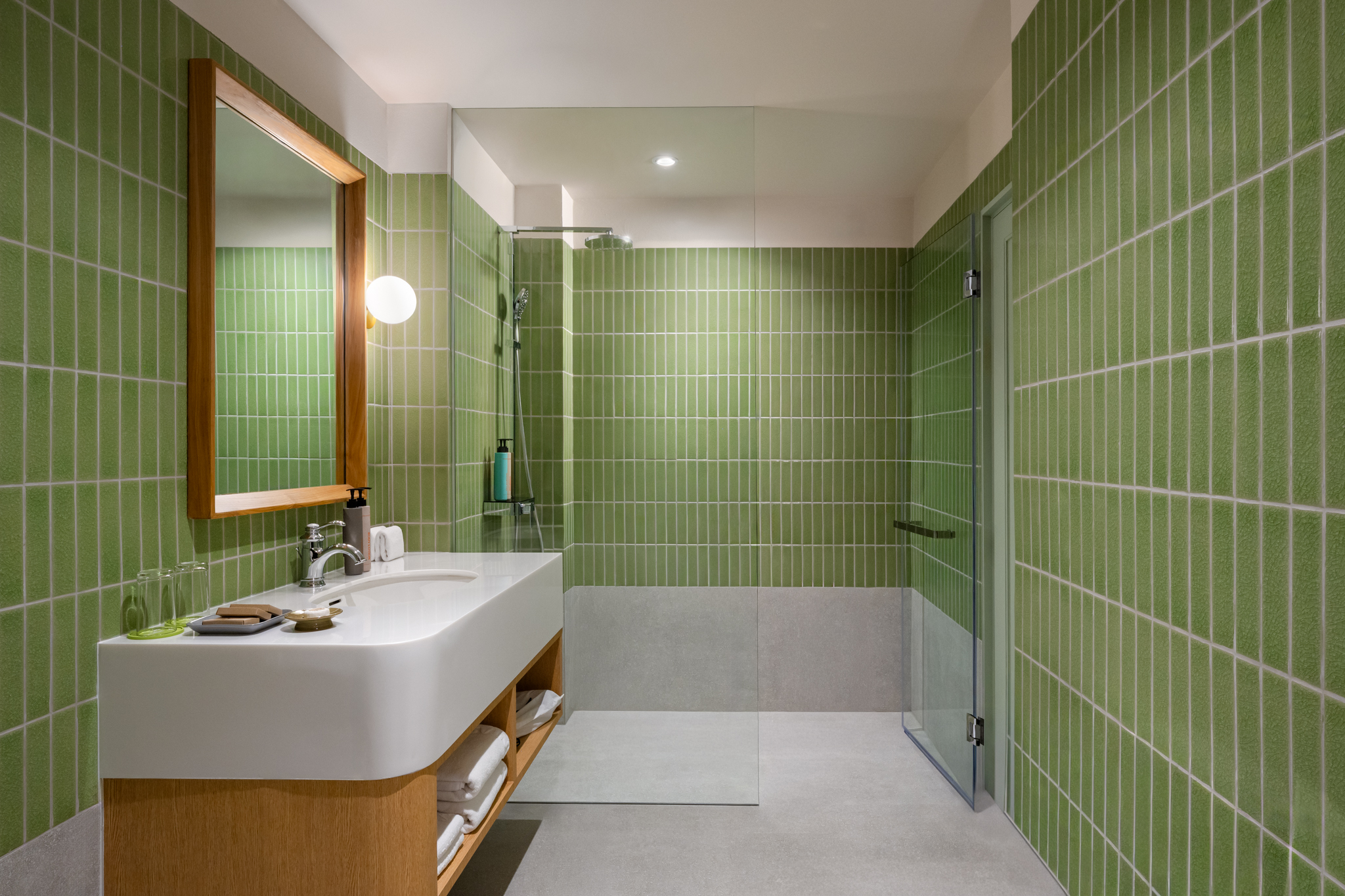 With a spacious living area and a separate bedroom, our Como One - Bedroom Suite is the ideal choice for either a family stay or business trips. These units offer the choice of a king size bed or two queen size beds.
The Como One - Bedroom Suites are situated in the Como building which is the latest addition to the Anantasila complex. Situated directly across from the hotel entrance, the Como Building is an excellent choice for value-minded travelers and small groups. It is approximately 70 meters from the beach.